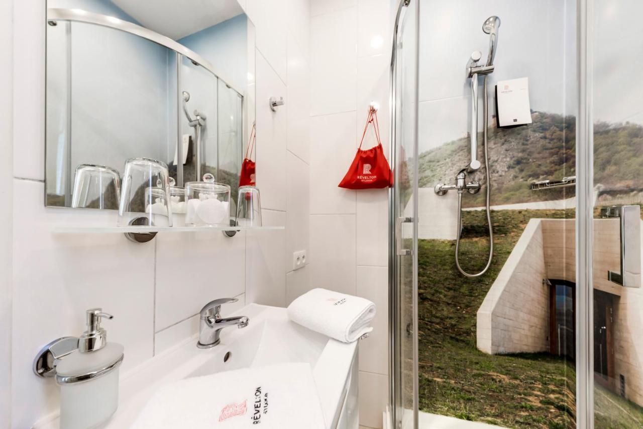 Standard Studio,1287607906:JPEG